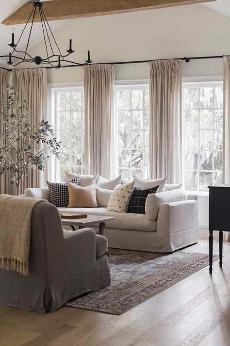 Heights House Winter Living Room Winter Living Room, Living Room Decor Curtains, Interior Minimalista, Modern Farmhouse Living Room, Decoration Inspiration, Living Room Decor Modern, Room Decorations, Decor Minimalist, Design Living Room