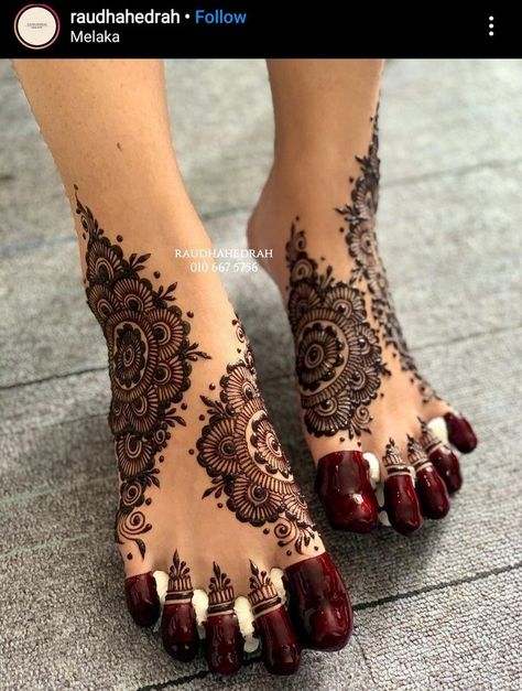 Mehndi Designs Latest Simple, Henna Designs Hand Easy, Mehndi Designs Traditional, Simple Henna Designs Hand, Simple Henna Designs, Inai Pengantin, Bridal Mehendi Designs Hands, Legs Mehndi Design, Modern Mehndi Designs