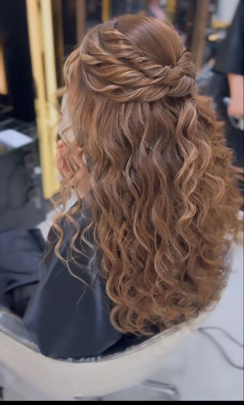 Curly Hair Western Style, Prom Hairstyles For Wavy Hair Natural, Messy Curls Wedding Hair, Natural Hairstyles Wavy Hair, Hermione Yule Ball Hair, Curly Bridal Hair Half Up, Curly Event Hairstyles, Curly Hair Wedding Styles With Veil, Curled Hair With Volume