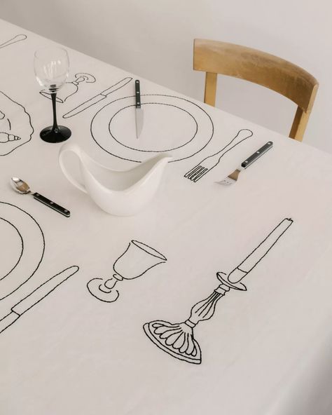 Sarah Espeute Œuvres Sensibles Interview | Hunker Custom Table Cloth, Intimate Dinner, Types Of Embroidery, 자수 디자인, Future Ideas, Handmade Table, Antique Linens, French Linen, Chain Stitch