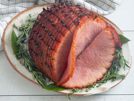 Honey Glazed Ham Thanksgiving Ham Recipes, Glaze Ham, Honey Ham Glaze Recipe, Ham Recipes Baked, Honey Glazed Ham, Ham Glaze Recipe, Honey Baked, Honey Baked Ham, Glazed Ham