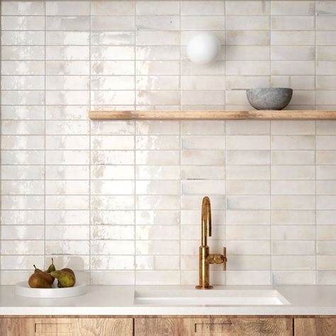 Ideas Cocina, Rose Street, Subway Tile Kitchen, Kitchen Backsplash Designs, Ceramic Subway Tile, White Backsplash, Traditional Tile, Backsplash Designs, Zellige Tile