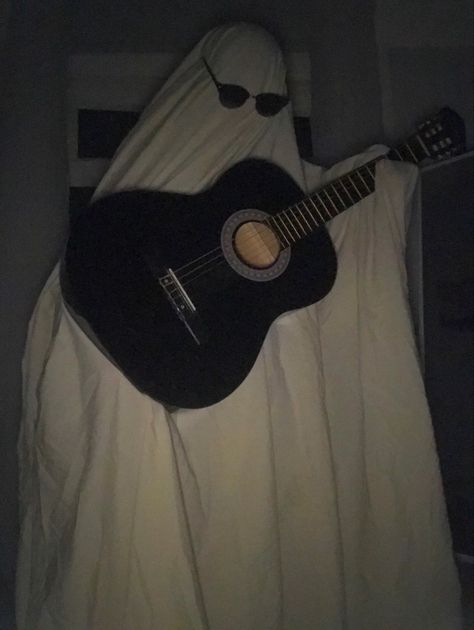 Guitar Profile Picture, Ghost With Guitar, Guitar Pfp, Ghost Guitar, Ghost Shoot, Ghost Trend, Sheet Ghost, Ghost Photography, Whatsapp Profile Picture