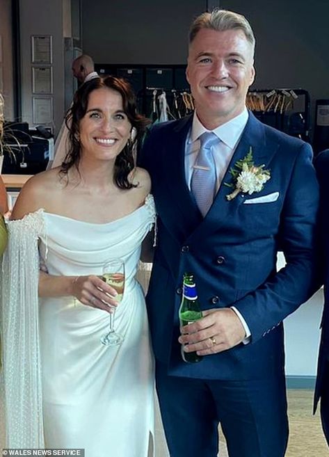 Vicky McClure downs beers with Line of Duty co-stars at her wedding Secretly Married, Beer Wedding, Line Of Duty, Secret Wedding, Reception Party, Nike Trainers, Marriage Ceremony, Wedding Heels, Film Director