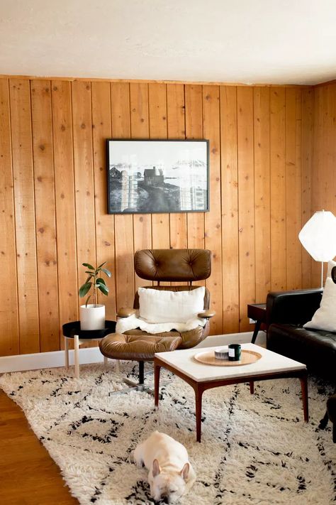 Knotty Pine Living Room Ideas, Knotty Pine Walls Makeover, Painted Knotty Pine Walls, Knotty Pine Living Room, Knotty Pine Decor, Knotty Pine Rooms, Wood Paneling Decor, Pine Living Room, Wood Paneling Living Room