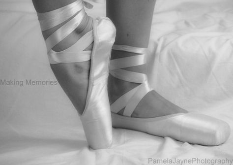 Ballet Shoes Ballet Homescreen, Ballet Slippers Aesthetic, Slippers Aesthetic, Ballet Aesthetic, Ballet Bun, Pointed Ballet Flats, Modern Fairytale, Ballerina Dancing, Dancing Aesthetic