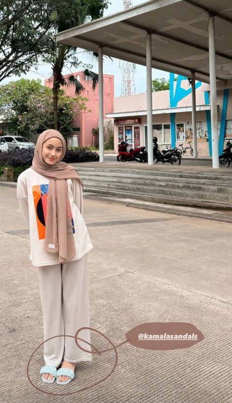 Simple Outfits Hijab, Ootd Hijab Simple, Ootd Simple, Stylish Outfits Casual, Outfit Hijab Casual, Ootd Hijab Casual, Hijabi Fits, Hijab Look, Muslim Fashion Hijab Outfits