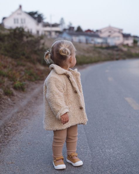 Girls Winter Outfits, Kids Goals, Toddler Girl Fall, Julia Berolzheimer, Toddler Winter, Toddler Fall, Fall Styles