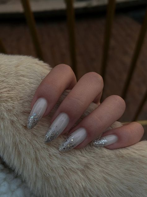 Holiday Glam Nails, New Years Nails Silver, Game Of Thrones Nails, Nails Ideas Nail Art, Disco Nails, Rave Nails, Ny Nails, Art Nails Design, Nail Nail Designs