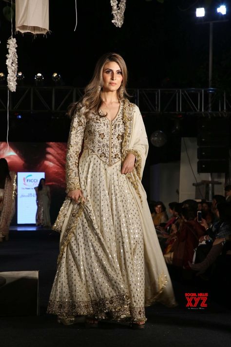 Photos : #KhadiGoesGlobal - #RiddhimaKapoorSahani (Batch - 2) Abu Jani And Sandeep Khosla, Riddhima Kapoor, Rishi Kapoor, Lehnga Dress, Indian Designer Outfits, Embroidery Suits, Indian Designer Wear, Bollywood Stars, New Delhi