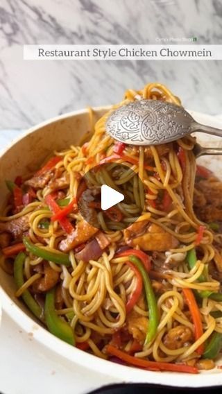 Spaghetti Recipes With Vegetables, Vegetable Spaghetti Recipes, Chicken Chowmein Recipe, Spaghetti Restaurant, Chowmein Recipe, Pepper Spaghetti, How To Make Noodles, Lemon Powder, Boiled Chicken Recipes