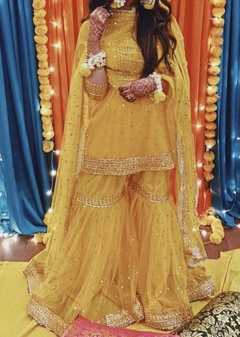 Yellow Sharara For Haldi For Bride, Haldi Dress Garara, Maiyo Mehndi Dress, Yellow Gharara For Haldi Pakistani, Haldi Gharara Dress, Yellow And Pink Mehndi Outfit, Garara For Haldi, Yellow Garara For Haldi, Yellow Gharara For Haldi