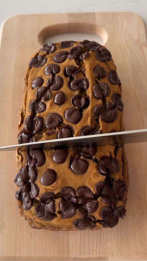 Lindsay Keosayian | CHOCOLATE CHIP PUMPKIN BREAD 🧡🍫 I can’t stop making this healthier version of the pumpkin loaf I used to buy from Starbucks! It’s made... | Instagram Holiday Donuts, Starbucks Chocolate, Starbucks Pumpkin Bread, Can Pumpkin, Sweet Potato Bread, Pumpkin Loaf, Pumpkin Chocolate Chip Bread, Healthy Chocolate Chip, Starbucks Pumpkin