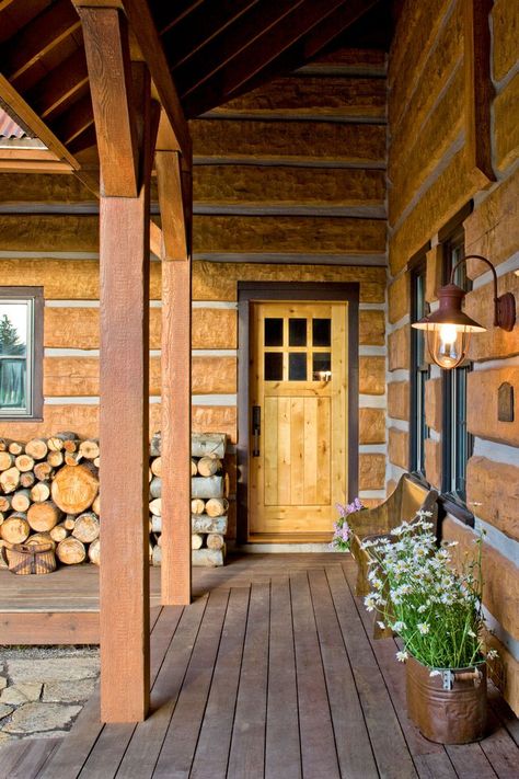 North Woods Wisconsin, Mediterranean Exterior Design, Log Cabin Exterior, Rustic Front Door, Hgtv Dream Homes, Mediterranean Exterior, Hgtv Dream Home, Cabin Exterior, Cozy Cabins