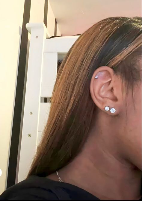 Ears Peircings Women, 3 Percinings Ear Ideas, 3 Whole Ear Piercing, Double Piercing And Cartilage, 2nd Ear Piercing Black Women, Ear Piercing Ideas Small Ears, Eat Peircings Women, Cartilage Piercing Black Women, Silver Ear Piercings Aesthetic