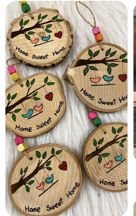 Crafts With Logs Wood Slices, Paint On Wooden Slice, Wooden Slice Art, Craft With Wood Slices, Wood Slices Projects, Wood Slices Painting, Painting On Wooden Piece, Wooden Log Painting, Wood Painting Ideas Acrylic