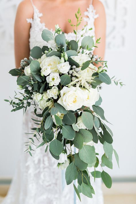 Summer Flower Bridal Bouquet in White and Green  https://heyweddinglady.com/mediterranean-citrus-inspired-destination-wedding/    #wedding #weddings #weddinginspiration #destinationwedding #realwedding #bohemianwedding #brides #realbride #weddingdress #bouquet Cascading Bridal Bouquets, Diy Bridal Bouquet, Cascading Wedding Bouquets, Eucalyptus Bouquet, Flowers And Greenery, Boda Mexicana, Spring Wedding Flowers, Cascade Bouquet, White Wedding Flowers