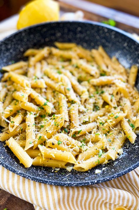 Pasta Recipes Mediterranean, Easy One Pan Pasta, One Pot Lemon Pasta, One Pot Veggie Pasta, Daniel Fast Pasta Recipes, One Pan Pasta Recipes, Lemon Pepper Pasta, Garlic Pasta Recipe, Easiest Meals