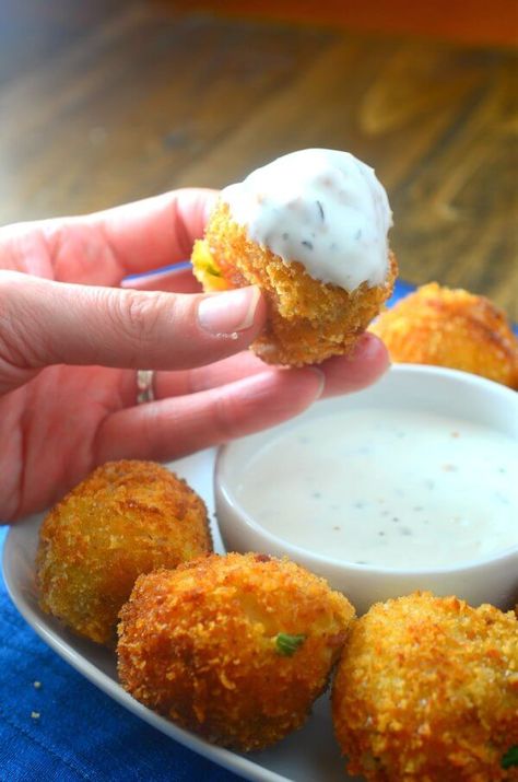 Stuffed Potato Balls, Leftover Mashed Potatoes, Loaded Potato, Potato Dishes, Fried Food, Savory Snacks, Appetizer Snacks, Finger Foods, Cheddar