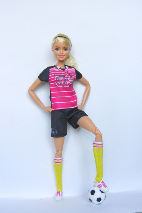 Working Out Barbie, Tennis Barbie, Soccer Barbie, Sporty Barbie, Hot Skating Barbie, Fitness Barbie, Barbie Disney, Barbie Happy Family, Player 1