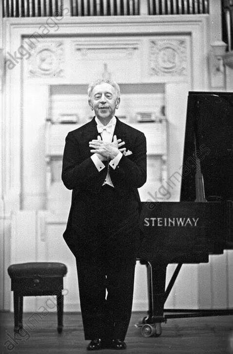 Arthur Rubinstein Martha Argerich, Arthur Rubinstein, Glenn Gould, Classical Music Composers, Famous Composers, Classical Composers, Classical Musicians, Music Express, Classic Music