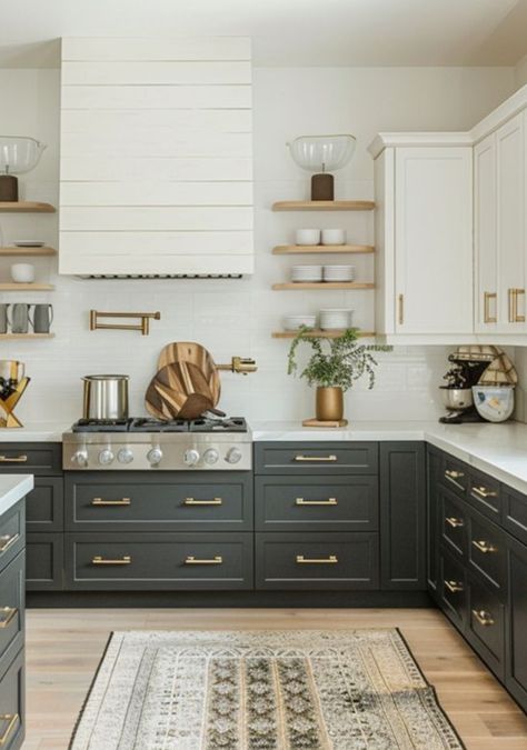 Kitchens With Black Cabinets, Kitchen Colour Combination Ideas, Dark Lower Cabinets, Two Toned Kitchen, Two Toned Kitchen Cabinets, Cabinet Color Ideas, White Upper Cabinets, Kitchen Cabinets Color Combination, Kitchen Cabinet Color