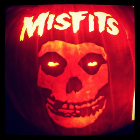 Misfits! Carved on a real pumpkin we grew in our garden. Used a Stoneykjns pattern. 2012 by Wyntersolstice Smashing Pumpkins Pumpkin Carving, Punk Pumpkin Carving, Misfits Pumpkin, Punk Pumpkin, Halloween Pumpkin Carving Stencils, Pumkin Carving, Pumpkin Carving Contest, School Halloween Party, Carving Stencils