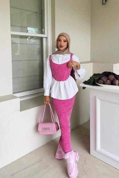 Pink Hijab Outfit, Aesthetic Muslim Outfits, Modest Outfits Muslim, Muslimah Fashion Casual, Outfits Muslim, Islamic Fashion Dresses, Hijabi Fits, Modern Hijab Fashion, Mode Turban