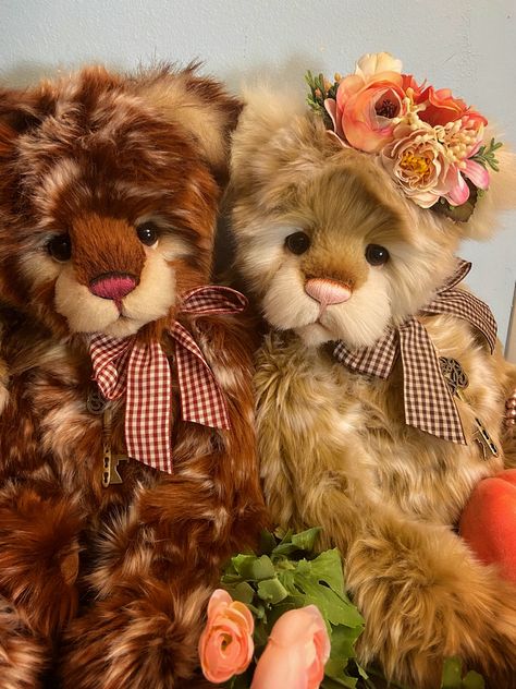 Logan Core, Boyd Bears, Teddy Bear Patterns Free, Fall House, Iphone Widgets, Bear Patterns Free, Disney Stuffed Animals, Mohair Teddy Bear, Charlie Bears