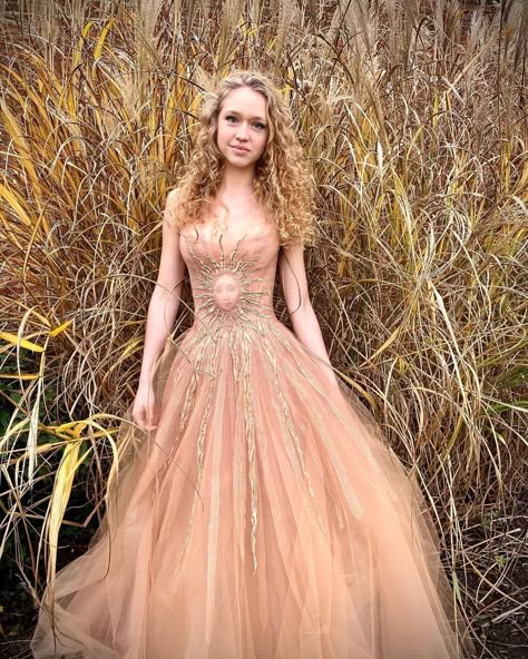 Musing of a witchy writer — sosuperawesome: Sylvie Facon on Instagram Starry Night Dress, Prom Dress Inspiration, Model Outfits, Floor Length Dresses, Beautiful Gowns, Formal Gowns, Costume Design, Princess Dress, Gorgeous Dresses