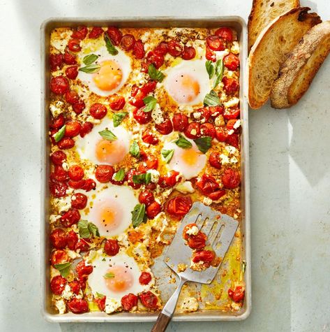 Tomato and Feta Baked Eggs Breakfast Potluck, Mediterranean Diet Breakfast, Tomato And Feta, Baked Eggs Recipe, Easy Egg Recipes, Diet Breakfast, Savoury Baking, Easy Eggs, Make Ahead Breakfast