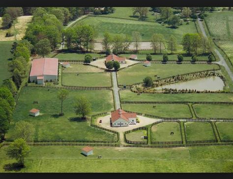 I LOVE EVERYTHING THE LAYOUT IS AMAZING Animal Farm Layout, Horse Barn Ideas, Horse Farm Layout, Dream Barn Stables, Equestrian Barns, Horse Barn Ideas Stables, Dream Horse Barns, Horse Facility, Farm Plans