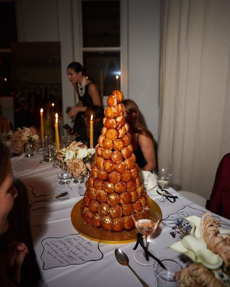 A CROQUEMBOUCHE, ‘OWN STUDIO’ MAGNUMS, CAVIAR and A CHAMPAGNE FUELLED DINNER…. What more could you ask for! With thanks to our incredible… | Instagram Dining Table Candles, Nye Dinner, Nye Decorations, California Christmas, Fondue Party, Wedding After Party, Christmas Shoot, Champagne Party, Wedding 2025