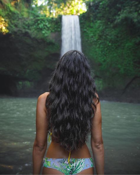 Sexiest Hair on Instagram: “🌊✨Wavy Baby✨🌊 Model: 🇦🇺 Australia @chiaresse  Portfolio: 📷 See all post 👉 #shchiaresse 📋: 💕 💕💕💕” Wavy Hair 2b, Long Natural Curly Hair, Wavy Curly Hair, Curly Hair Inspiration, Long Wavy Hair, Curly Hair Cuts, Hair Envy, Long Curly Hair, Hair Waves