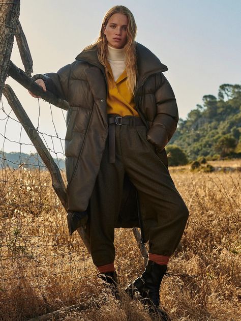 Hiking Editorial, Wool Waistcoat, Massimo Dutti Women, Cape Sweater, Casual Outfit Inspiration, African Beauty, Color Of Life, Massimo Dutti, Image Boards