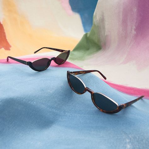 #LindaFarrow offers retro-tinged sunglasses designed to make a statement. Discover more at MATCHESFASHION. Sunglasses Still Life, Eyewear Advertising, Glasses Inspiration, Film Posters Art, Cosmetics Photography, Food Graphic Design, Fashion Creative, Stylish Glasses, Linda Farrow