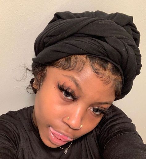 Headwrap Hairstyles, Hair Styles Black, Head Wrap Styles, Hair Wrap Scarf, Hair Scarf Styles, Mode Turban, Nose Studs, Head Scarf Styles, Hair Wraps