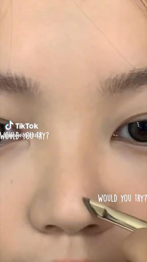 Would you try? How To Contour Wide Nostrils, Japanese Nose Contour, Nose Contour Hack, Counter Nose, How To Contour Round Nose, Contour Long Nose, How To Counter Nose, Nose Contour For Flat Nose, Slim Nose Contour