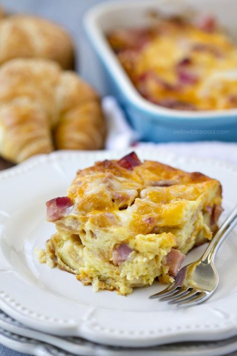 Savory, cheesy and slighty sweet, this Ham and Cheese Croissant Breakfast Casserole would be perfect for a weekend breakfast or even brunch. Breakfast Casserole With Croissants, Croissant Breakfast Casserole, Ham And Cheese Croissant, Bacon Casserole, Egg Mcmuffin, Breakfast Enchiladas, Croissant Sandwich, Best Breakfast Casserole, Croissant Breakfast