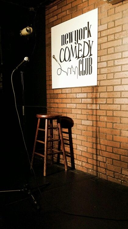 Nyc Comedy Club, Comedy Club Interior Design, New York Comedy Club, Comedy Club Interior, Comedy Club Decor, Standup Comedy Aesthetic, Stand Up Comedian Aesthetic, Comedy Club Aesthetic, Stand Up Comedy Aesthetic