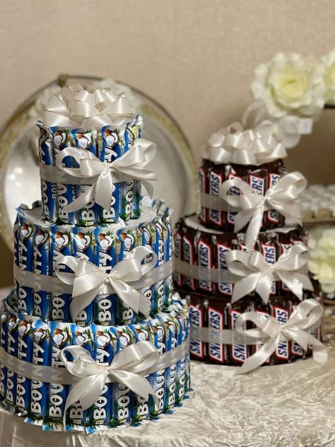 Candy Gifts Diy, Wedding Gift Hampers, Candy Bouquet Diy, Wedding Gift Pack, Christmas Decorations Diy, Creative Wedding Gifts, Bridal Gift Wrapping Ideas, Baby Shower Crafts, Wedding Gifts Packaging