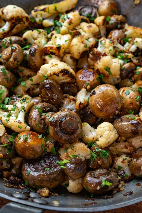 Skillet Butter and Garlic Mushrooms and Cauliflower Mushroom And Cauliflower, Cauliflower Side Dish, Garlic Butter Mushrooms, Mushroom Dish, Garlic Mushrooms, Cauliflower Recipes, Veggie Dishes, Mushroom Recipes, Side Dishes Easy