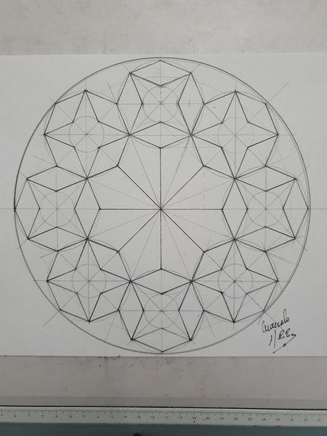 Sacred Geometry Art Mandalas, Pattern Design Drawing, Sacred Geometry Patterns, Easy Mandala Drawing, Geometric Shapes Art, Geometric Pattern Art, Geometric Design Art, Sacred Geometry Art, Islamic Patterns