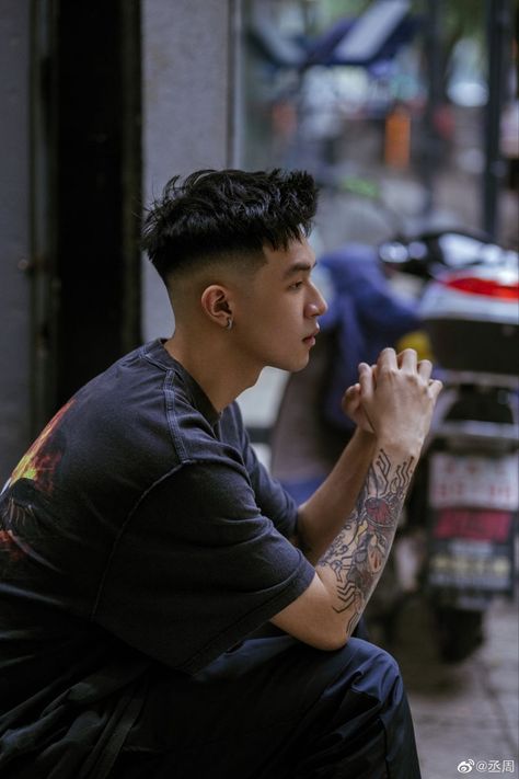 Lazy Sunday Styles: Effortless and Relaxed Hair for Girls Asian Men Short Hairstyle, Men Fade Haircut Short, Asian Man Haircut, Korean Men Hairstyle, Mens Haircuts Short Hair, Crop Haircut, Trendy Mens Haircuts, Men Haircut Curly Hair, Asian Haircut