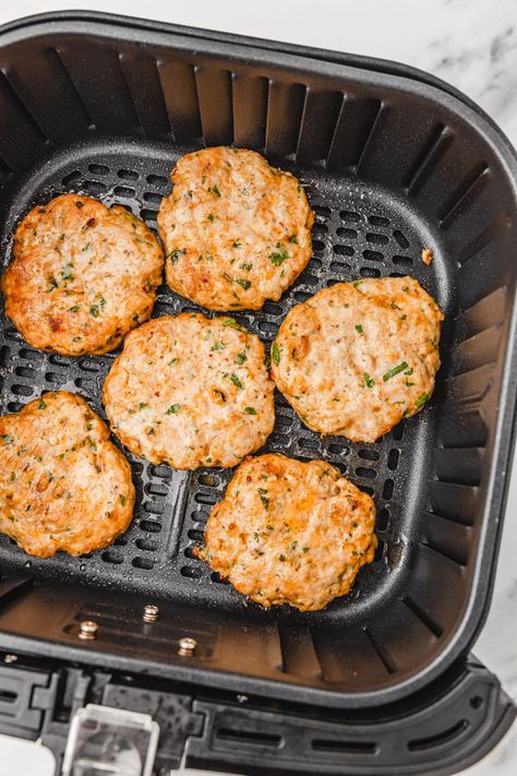 Keto Chicken Patties, Air Fryer Chicken Burgers, Air Fryer Chicken Patties, Chicken Patty Recipes, 2023 Meals, Ground Chicken Burgers, Chicken Burgers Recipe, Ground Chicken Recipes, Chicken Patties