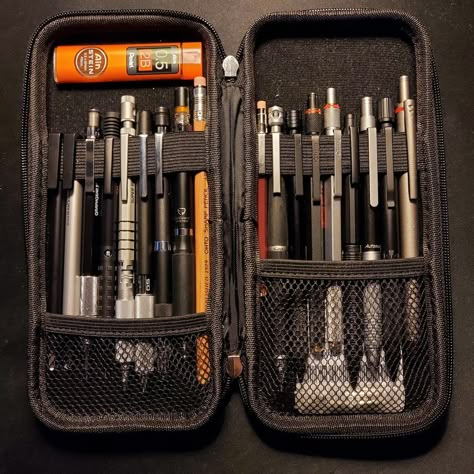 r/mechanicalpencils - in the case Drawing Materials Art Supplies Aesthetic, Art Pencil Case, Drawing Materials Aesthetic, Drawing Supplies Aesthetic, Art Tools Aesthetic, Mechanical Pencils Aesthetic, Pens Aesthetics, Aesthetic Art Supplies, Art Supplies Aesthetic