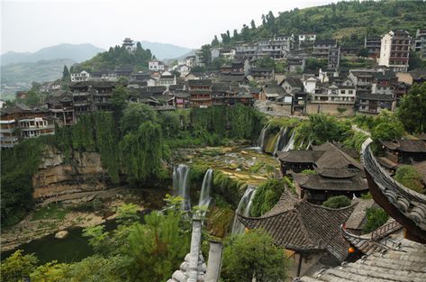 Furong Ancient Town | Furong Hunan - Wendy Wei Tours China Travel Guide, Ancient Chinese Architecture, Zhangjiajie, Location Inspiration, Fantasy City, Chinese Architecture, Fantasy Places, Landscape Scenery, Environment Concept Art