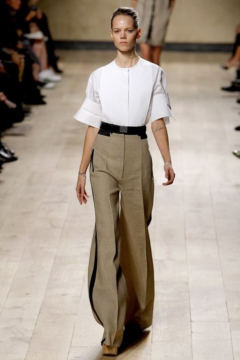 2010s Fashion, Phoebe Philo, Business Outfit, Wide Pants, 가을 패션, White Shirt, Runway Fashion, Fashion Show, A Woman