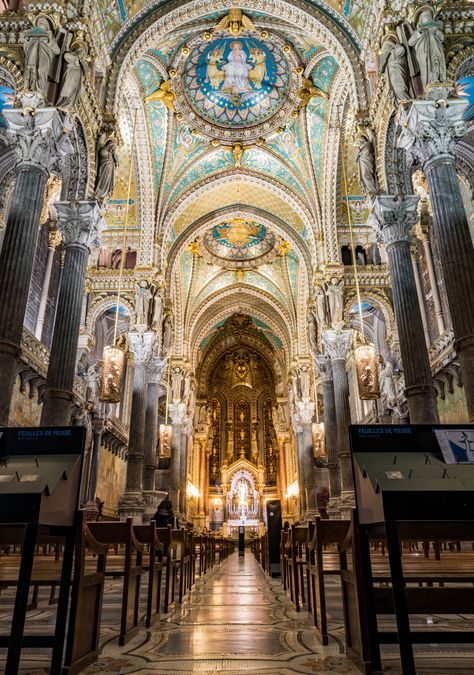 Magnificent Architecture, Church Images, Church Aesthetic, Catholic Churches, Church Pictures, Gothic Cathedrals, Unusual Buildings, Cathedral Architecture, Sacred Architecture