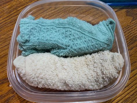 Fold and Roll the Washcloths Eucalyptus Towels, Diy Eucalyptus, Oil Image, Cold Towels, Small Storage Containers, Essential Oils For Colds, Lorelai Gilmore, Wash Cloths, Modern Mom